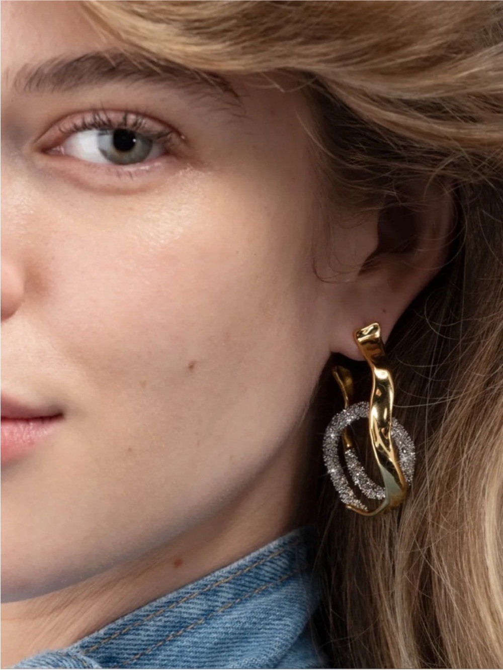 ALEXIS BITTAR • Solanales 
Crystal Wave Hoop Lightweight Earrings